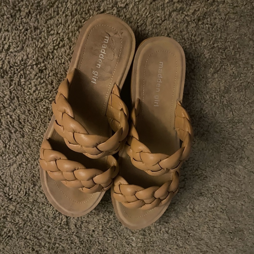 ⭐️SOLD⭐️Steve Madden Sandals